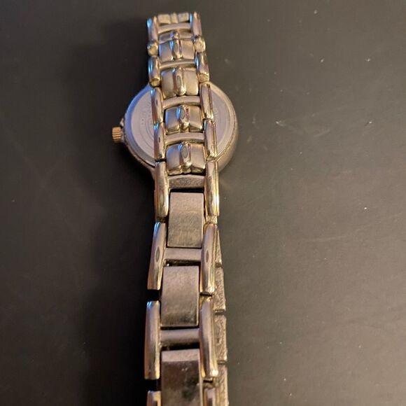 Introducing the exquisite Ladie’s Carriage Brand Watch with Indiglo! 🌟 - Picture 2 of 8